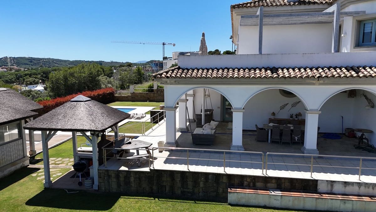Chalet de 5 habitaciones en Sotogrande en venta con garaje - 2.450.000 € (Ref: 9077186)