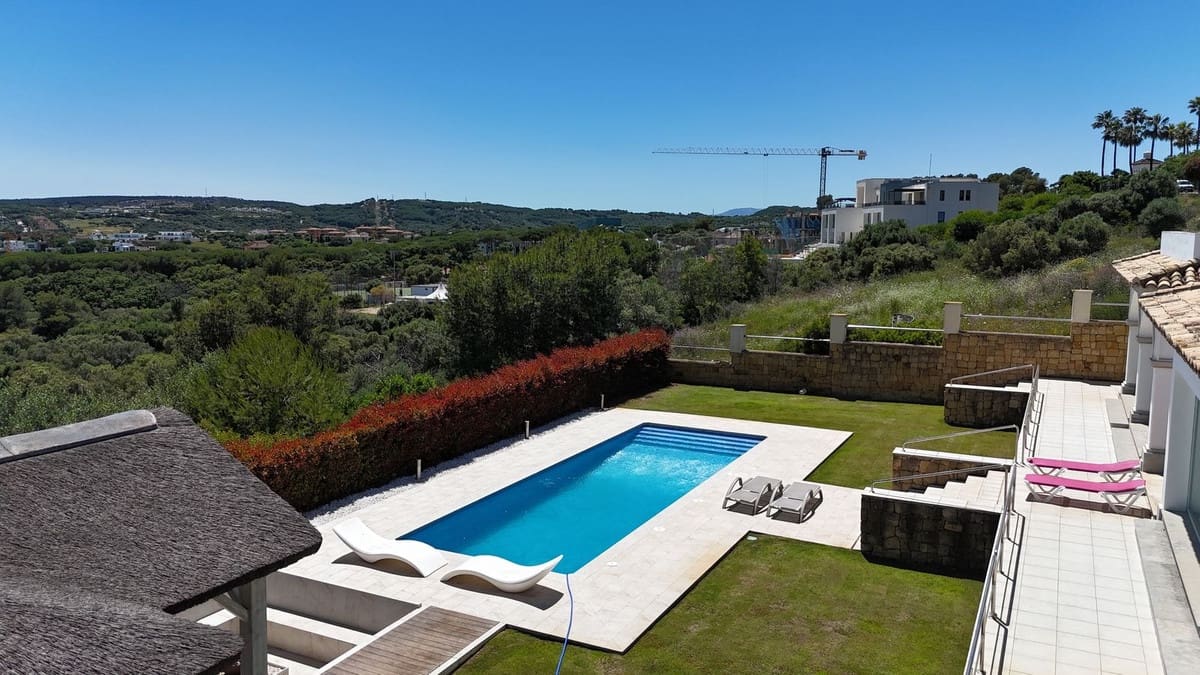 Chalet de 5 habitaciones en Sotogrande en venta con garaje - 2.450.000 € (Ref: 9077186)