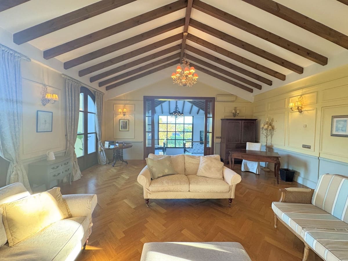6 Zimmer Villa zu verkaufen in Sotogrande mit Garage - 2.250.000 € (Ref: 9077188)