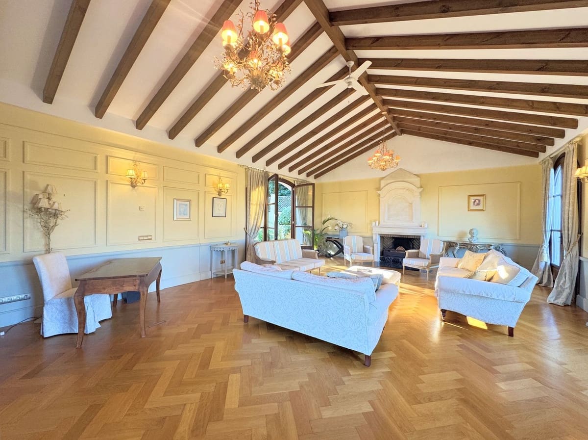 6 Zimmer Villa zu verkaufen in Sotogrande mit Garage - 2.250.000 € (Ref: 9077188)