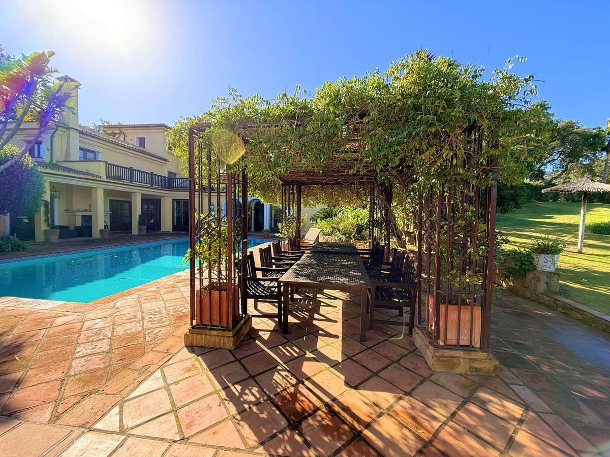 6 Zimmer Villa zu verkaufen in Sotogrande mit Garage - 2.250.000 € (Ref: 9077188)