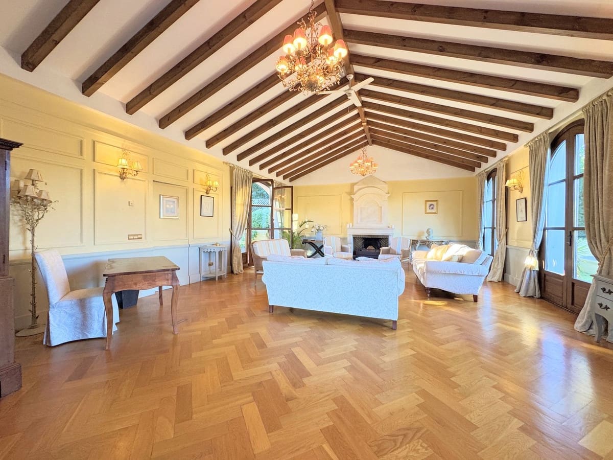 6 Zimmer Villa zu verkaufen in Sotogrande mit Garage - 2.250.000 € (Ref: 9077188)