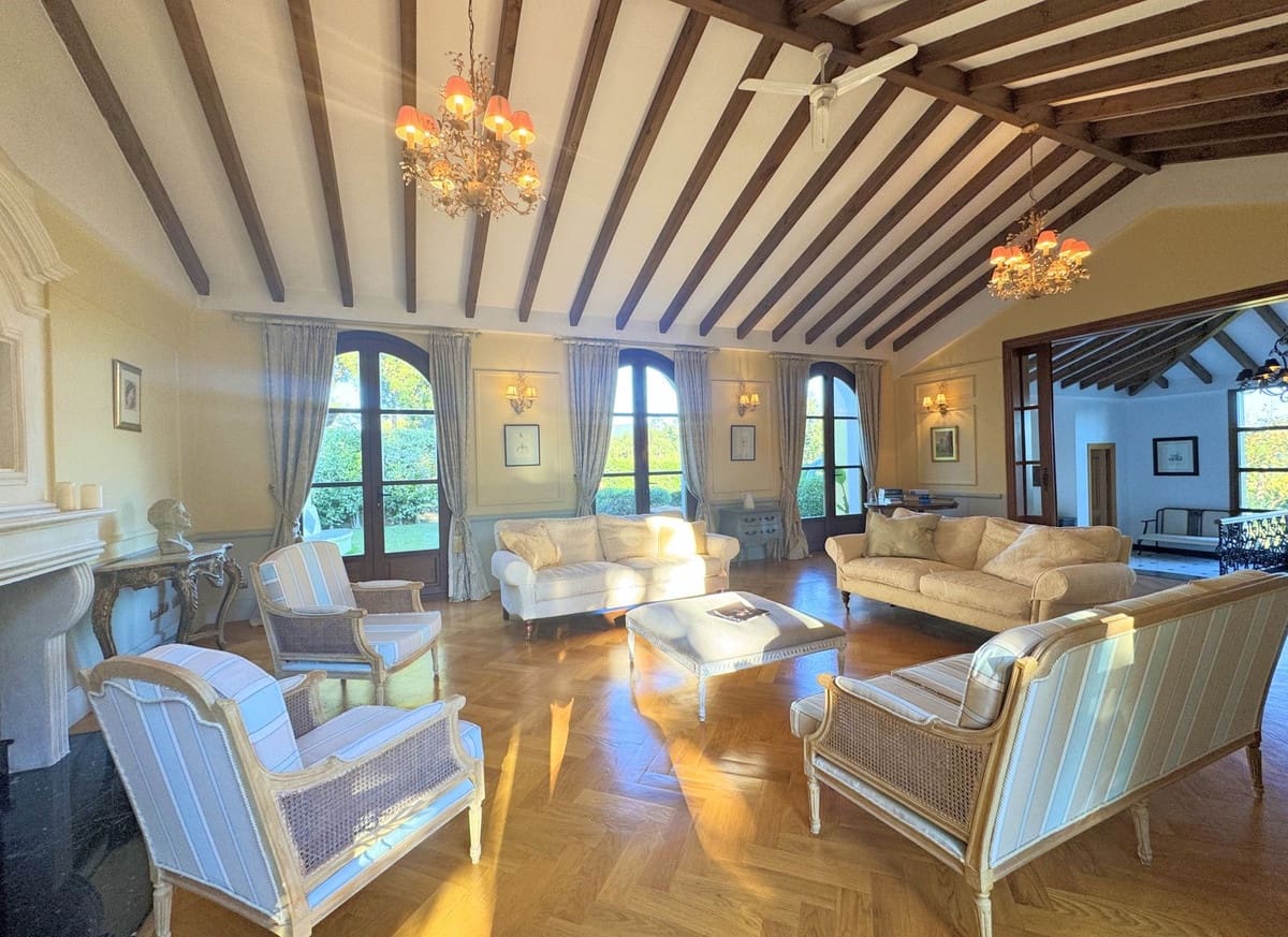 6 Zimmer Villa zu verkaufen in Sotogrande mit Garage - 2.250.000 € (Ref: 9077188)