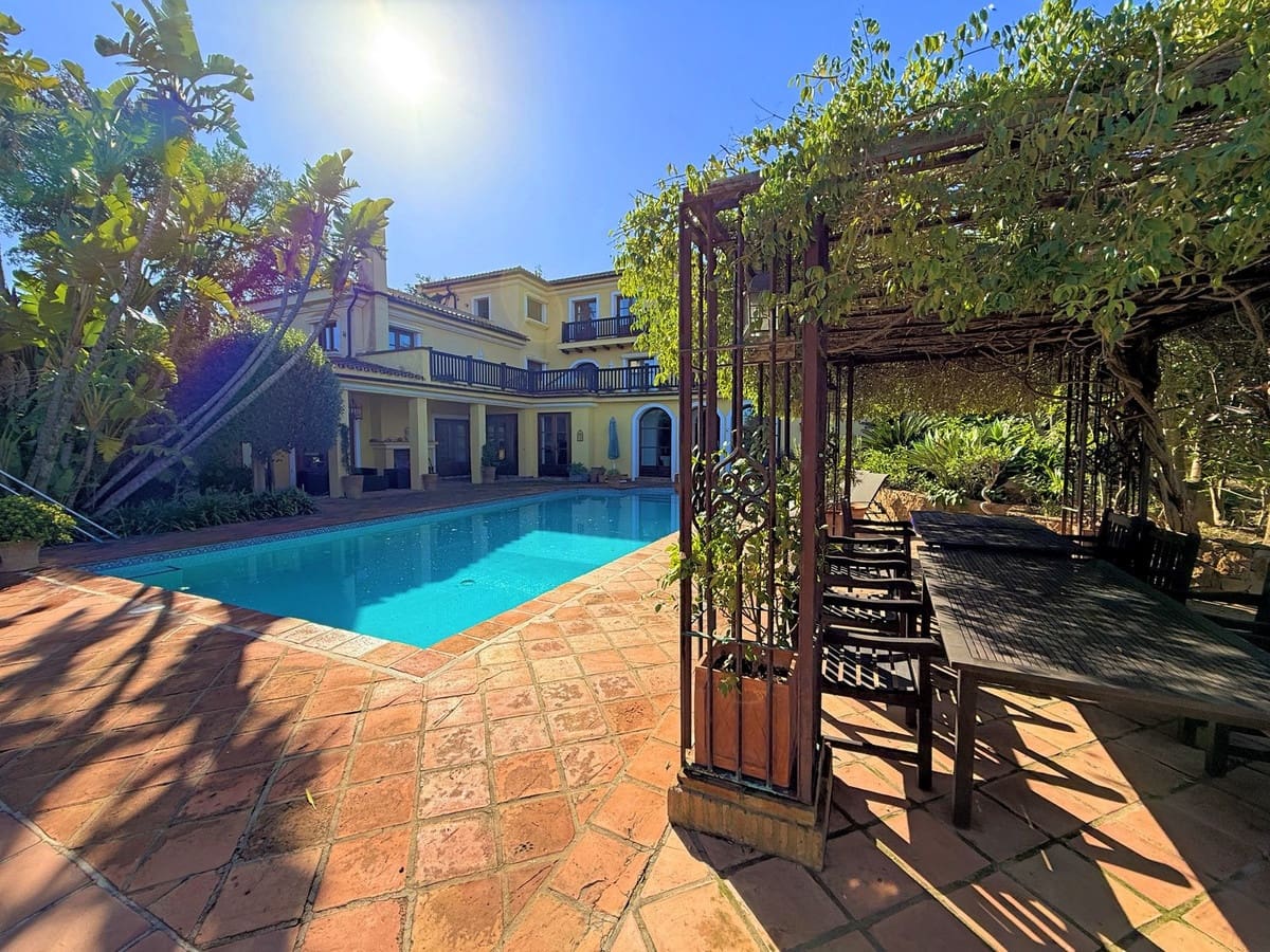 6 Zimmer Villa zu verkaufen in Sotogrande mit Garage - 2.250.000 € (Ref: 9077188)
