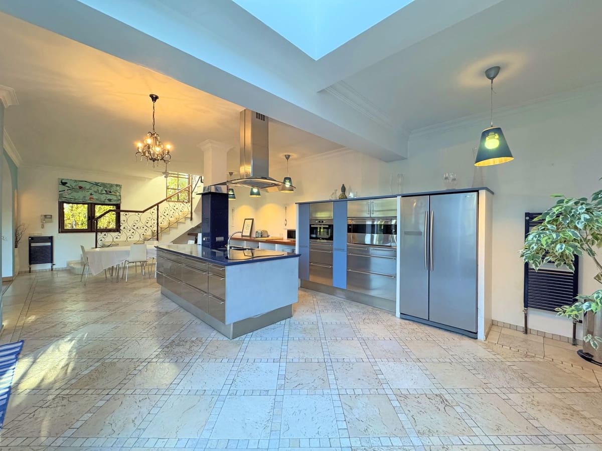 6 Zimmer Villa zu verkaufen in Sotogrande mit Garage - 2.250.000 € (Ref: 9077188)