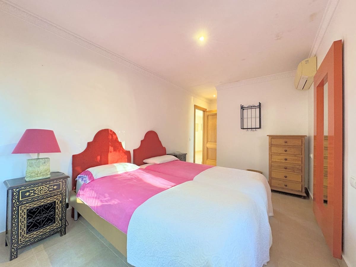 6 Zimmer Villa zu verkaufen in Sotogrande mit Garage - 2.250.000 € (Ref: 9077188)