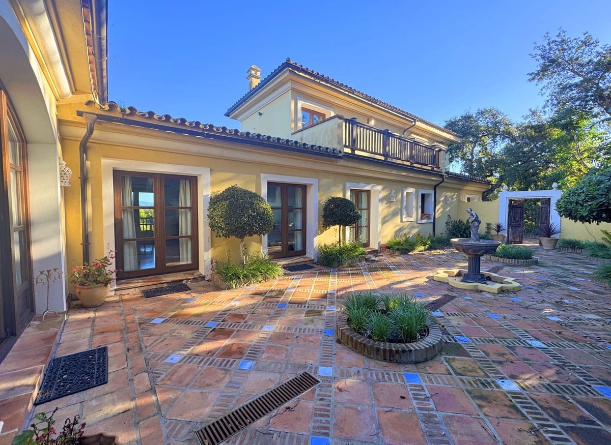 6 Zimmer Villa zu verkaufen in Sotogrande mit Garage - 2.250.000 € (Ref: 9077188)