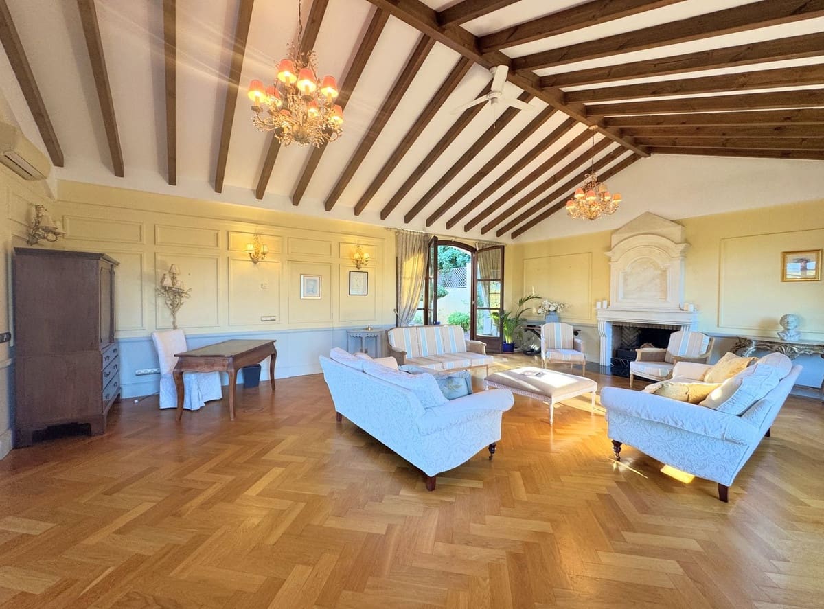 6 Zimmer Villa zu verkaufen in Sotogrande mit Garage - 2.250.000 € (Ref: 9077188)