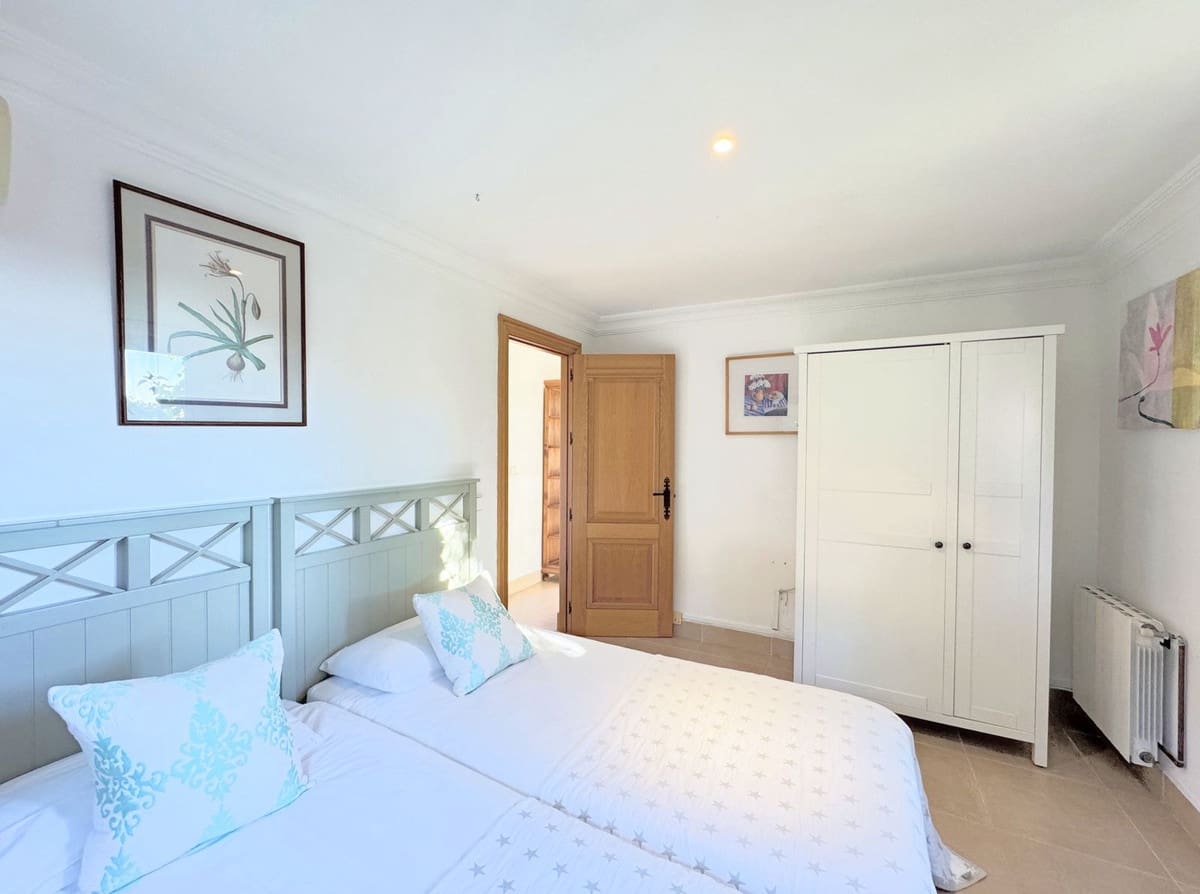 6 Zimmer Villa zu verkaufen in Sotogrande mit Garage - 2.250.000 € (Ref: 9077188)