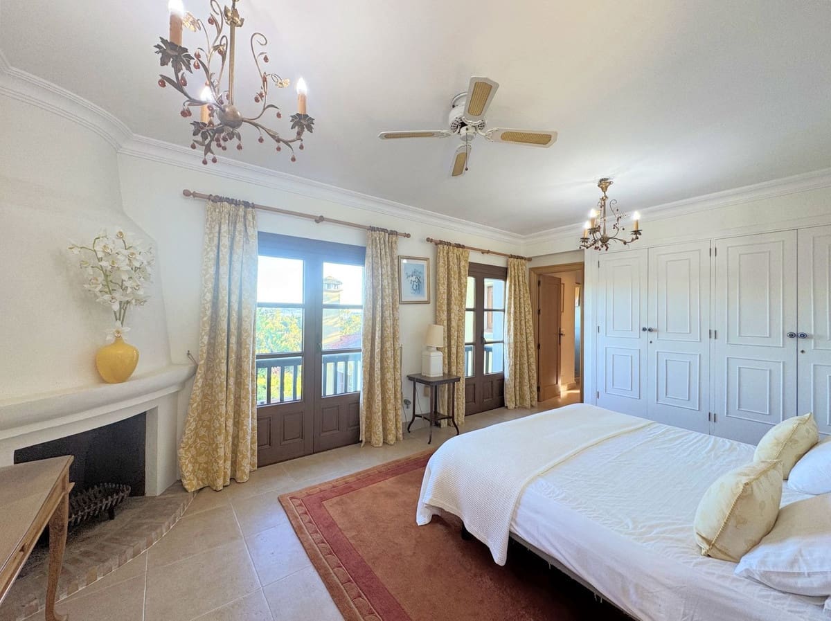 6 Zimmer Villa zu verkaufen in Sotogrande mit Garage - 2.250.000 € (Ref: 9077188)