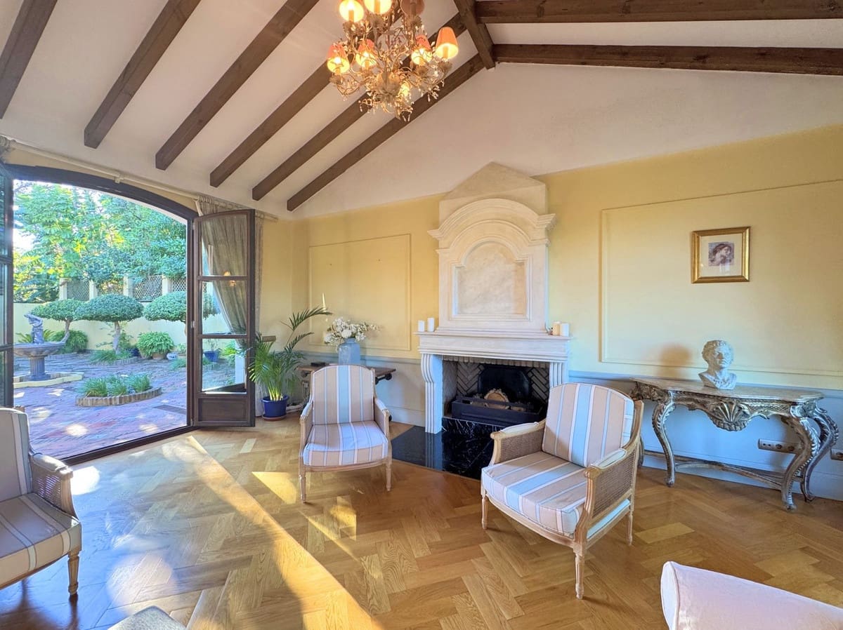 6 Zimmer Villa zu verkaufen in Sotogrande mit Garage - 2.250.000 € (Ref: 9077188)