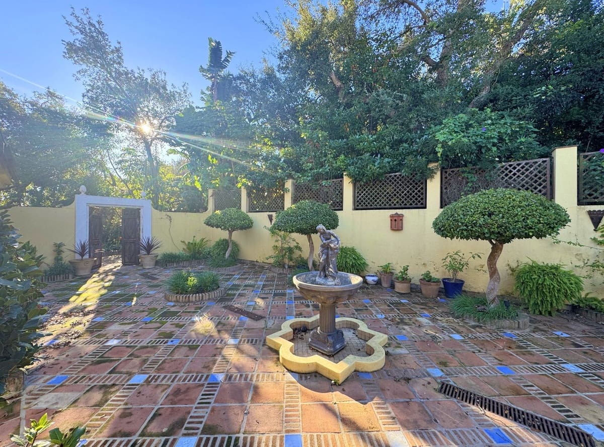 6 Zimmer Villa zu verkaufen in Sotogrande mit Garage - 2.250.000 € (Ref: 9077188)