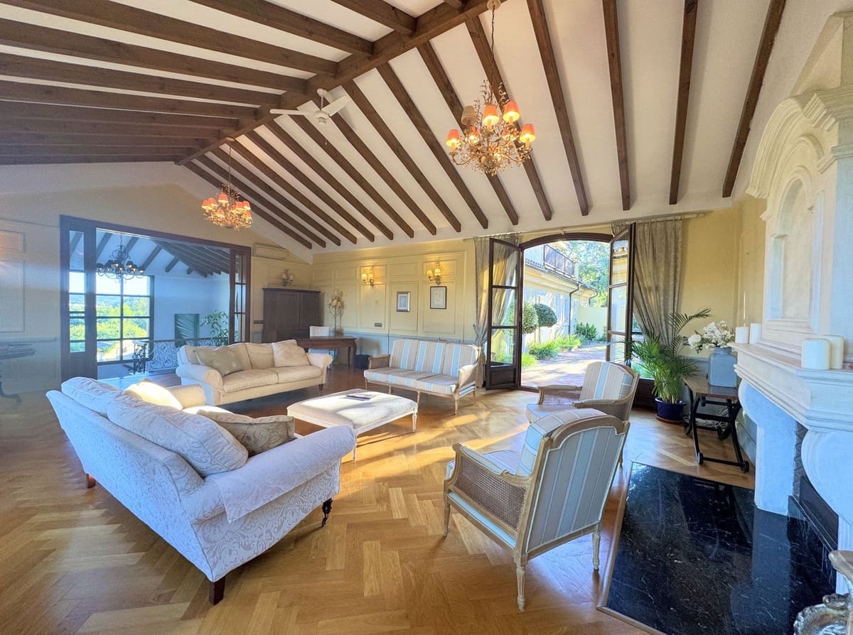 6 Zimmer Villa zu verkaufen in Sotogrande mit Garage - 2.250.000 € (Ref: 9077188)