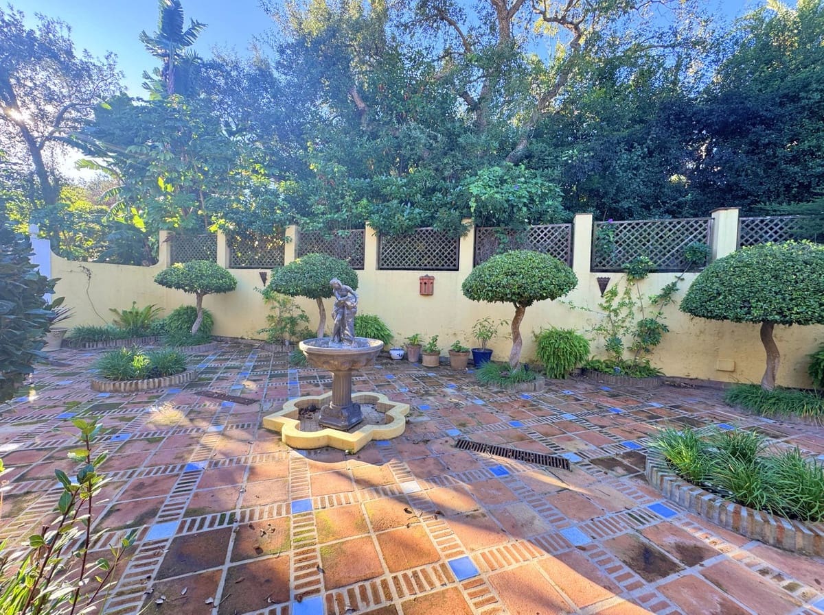 6 Zimmer Villa zu verkaufen in Sotogrande mit Garage - 2.250.000 € (Ref: 9077188)