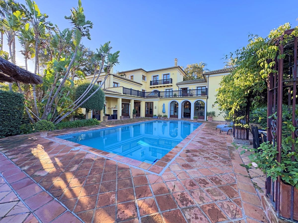 6 Zimmer Villa zu verkaufen in Sotogrande mit Garage - 2.250.000 € (Ref: 9077188)
