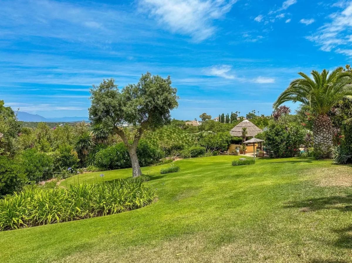 6 Zimmer Villa zu verkaufen in Sotogrande mit Garage - 2.250.000 € (Ref: 9077188)