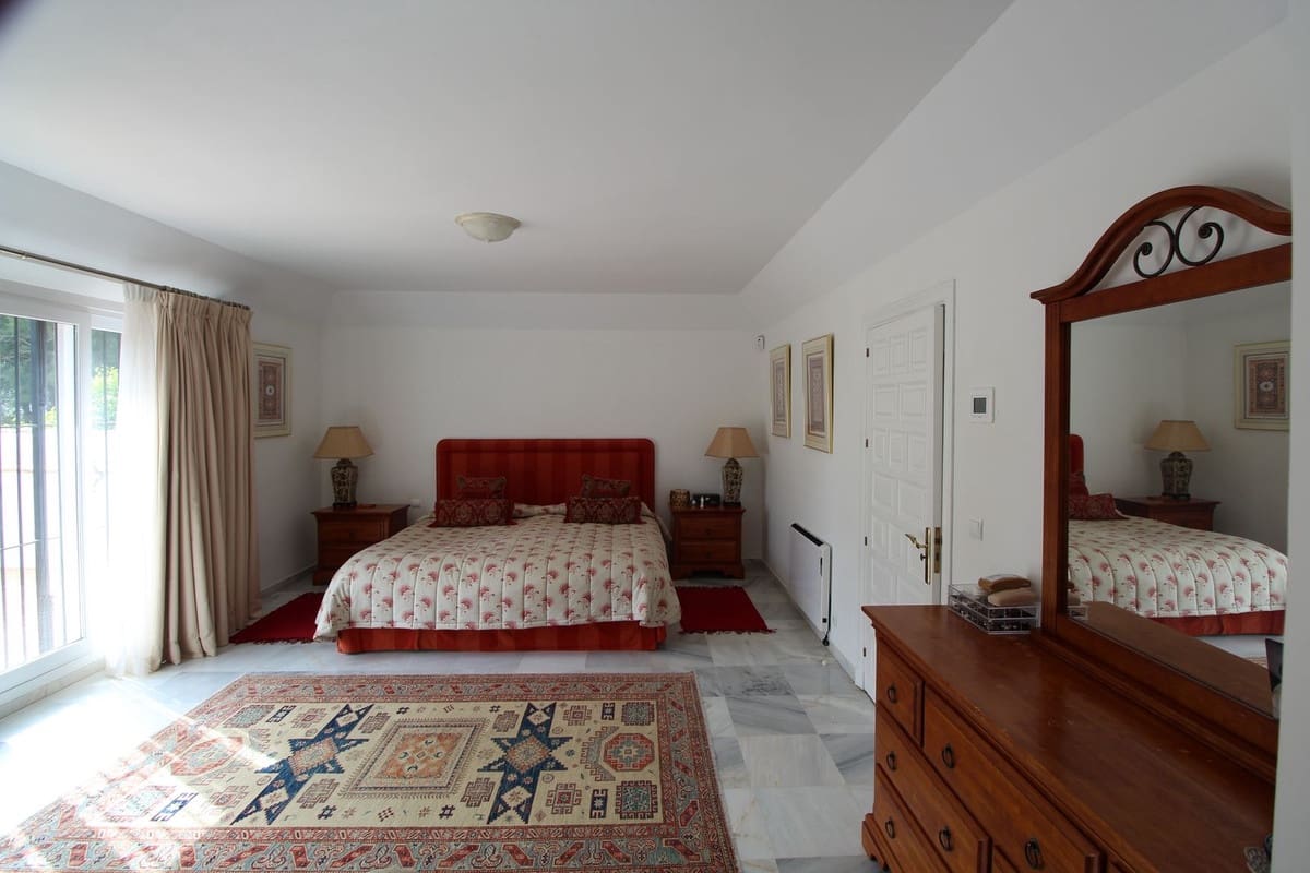 5 sypialnia Willa na sprzedaż w Sotogrande z garażem - 1 850 000 € (Ref: 9077192)