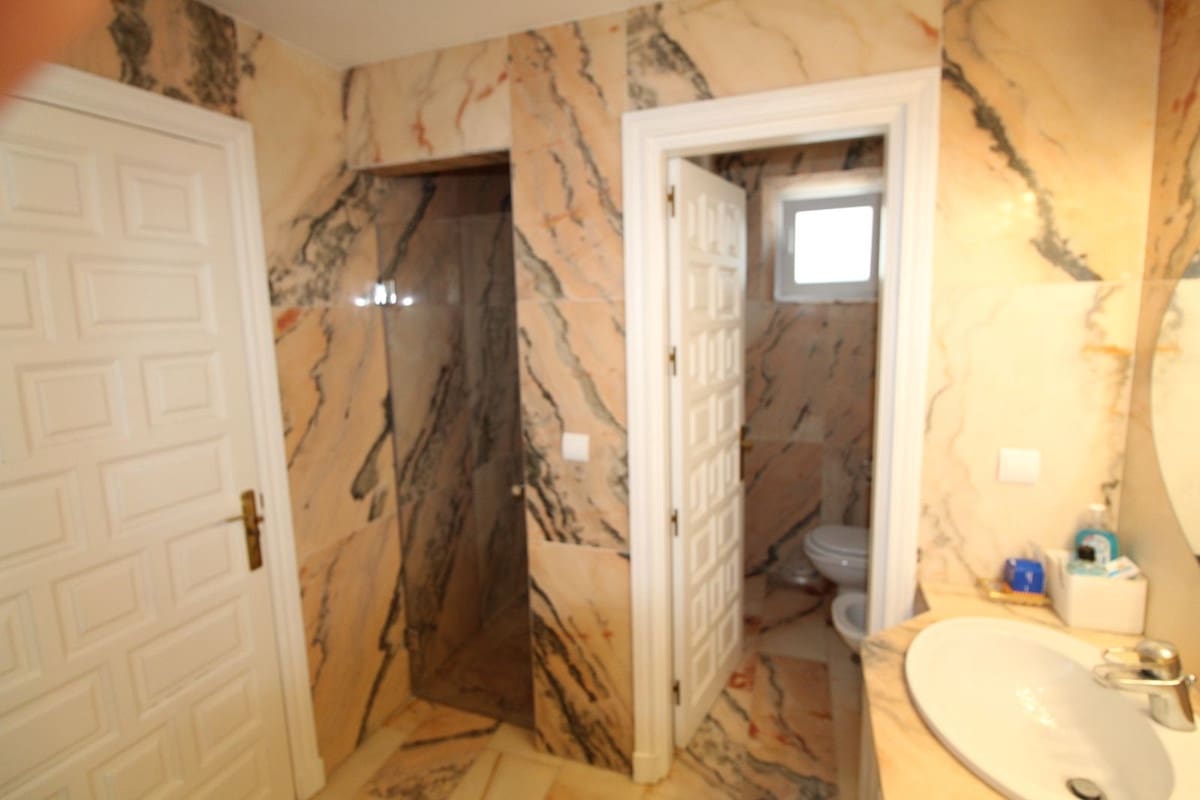 5 sypialnia Willa na sprzedaż w Sotogrande z garażem - 1 850 000 € (Ref: 9077192)