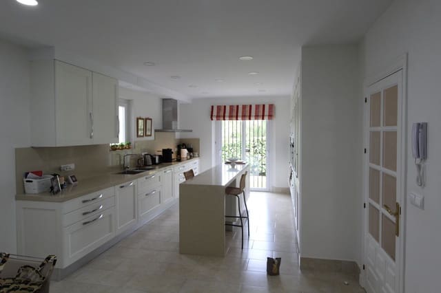 5 quarto Moradia para venda em Sotogrande Alto, San Roque com garagem - 1 850 000 € (Ref: 9077192)