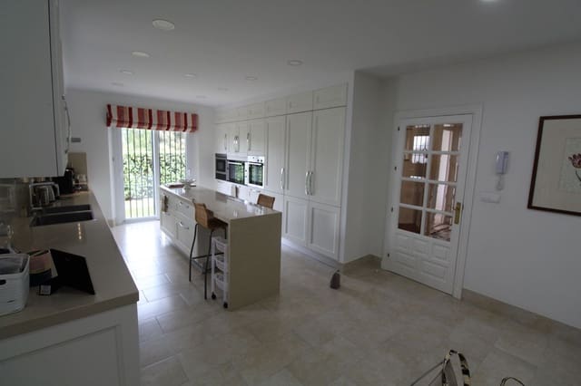 5 quarto Moradia para venda em Sotogrande Alto, San Roque com garagem - 1 850 000 € (Ref: 9077192)