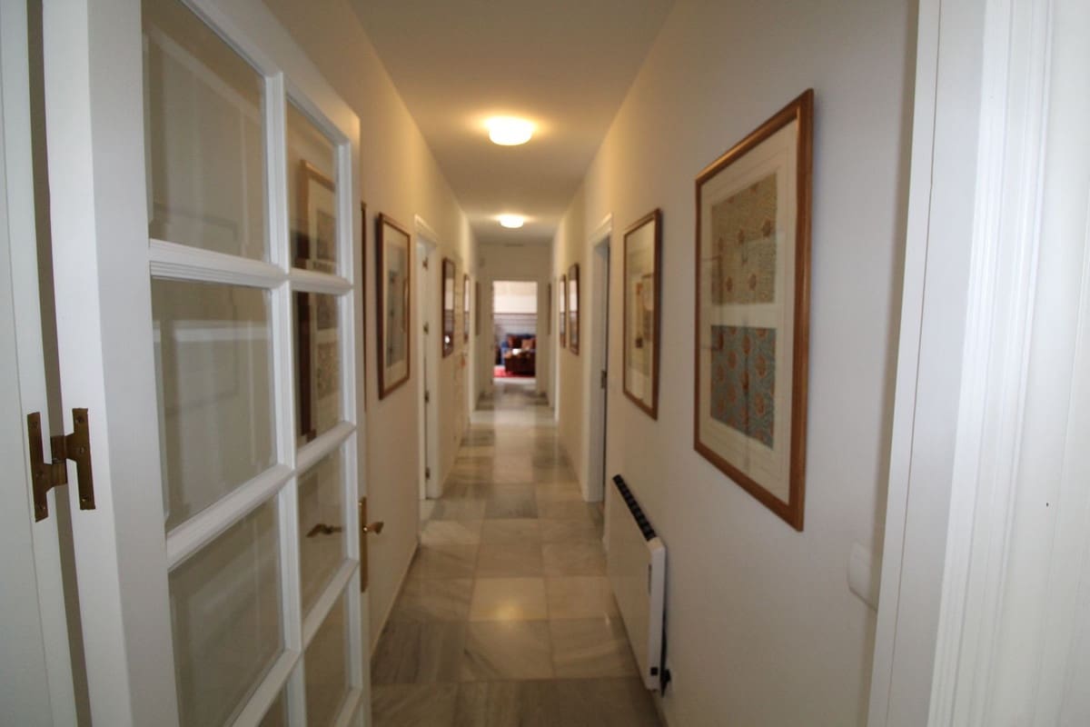 5 bedroom Villa for sale in Sotogrande with garage - € 1,850,000 (Ref: 9077192)