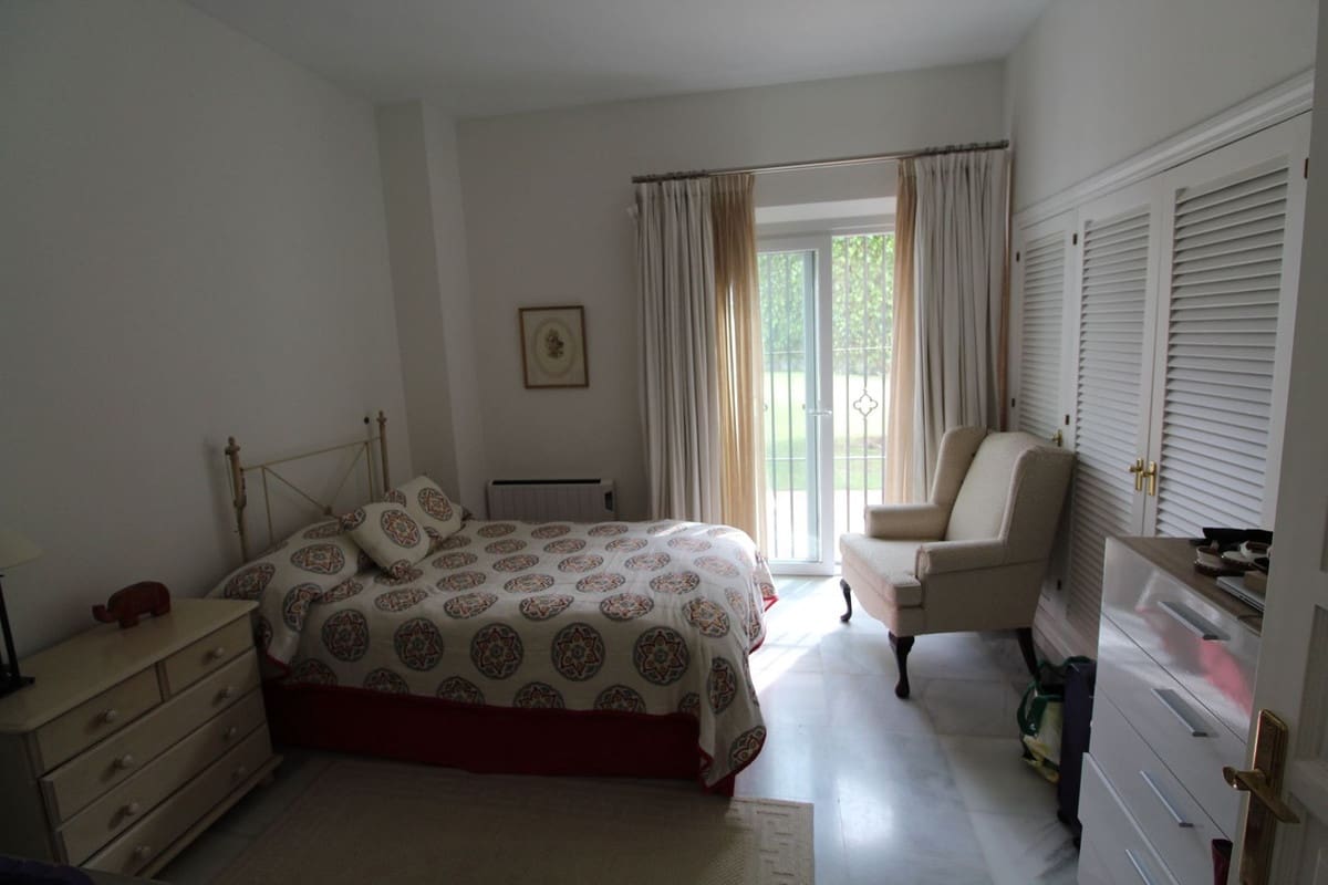 5 bedroom Villa for sale in Sotogrande with garage - € 1,850,000 (Ref: 9077192)