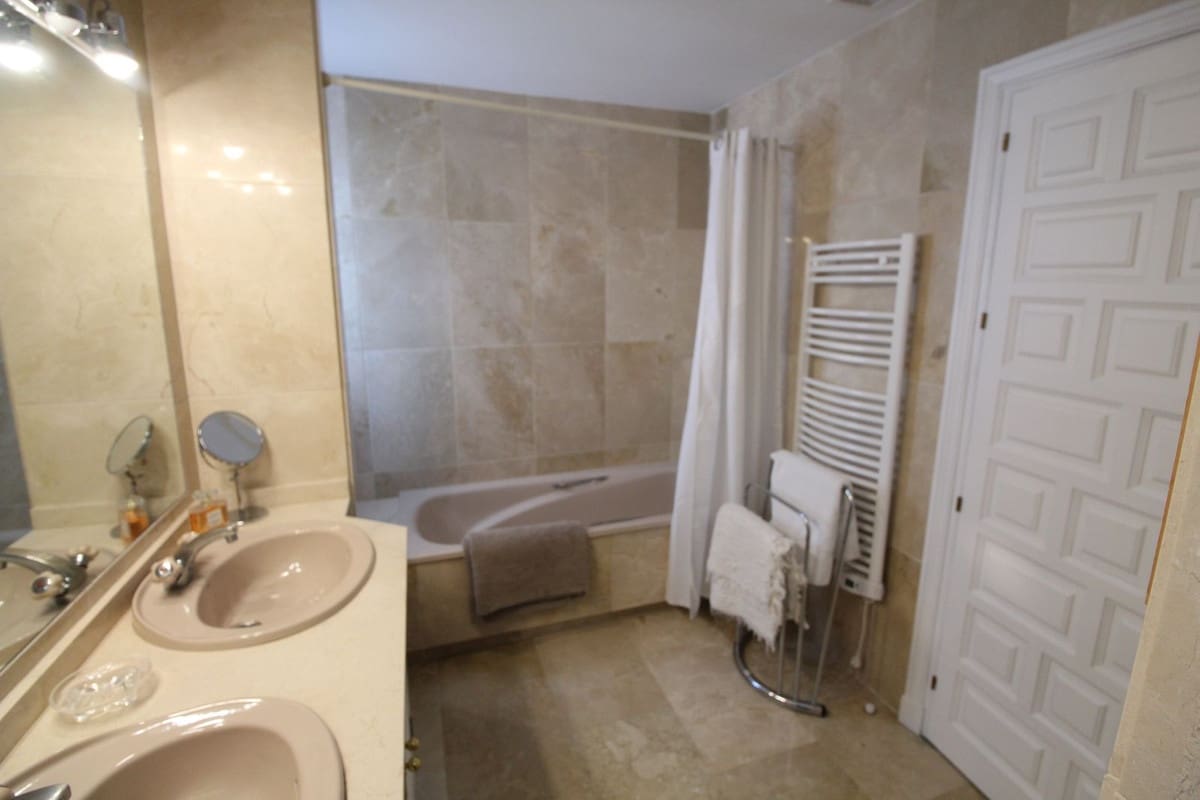 5 bedroom Villa for sale in Sotogrande with garage - € 1,850,000 (Ref: 9077192)