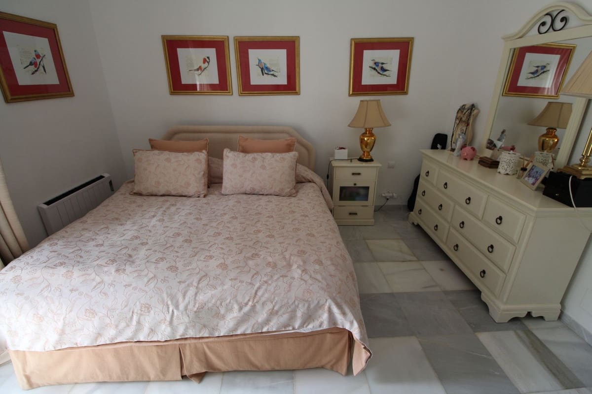 5 bedroom Villa for sale in Sotogrande with garage - € 1,850,000 (Ref: 9077192)