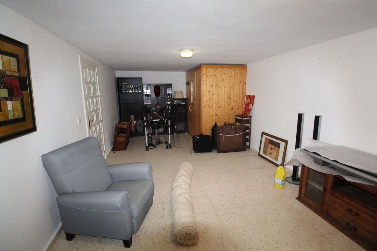 5 bedroom Villa for sale in Sotogrande with garage - € 1,850,000 (Ref: 9077192)