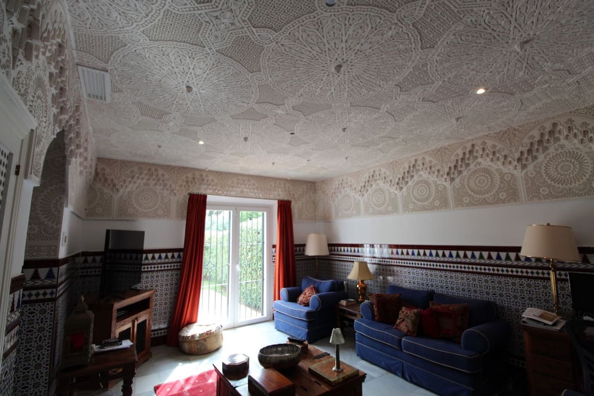 5 bedroom Villa for sale in Sotogrande with garage - € 1,850,000 (Ref: 9077192)