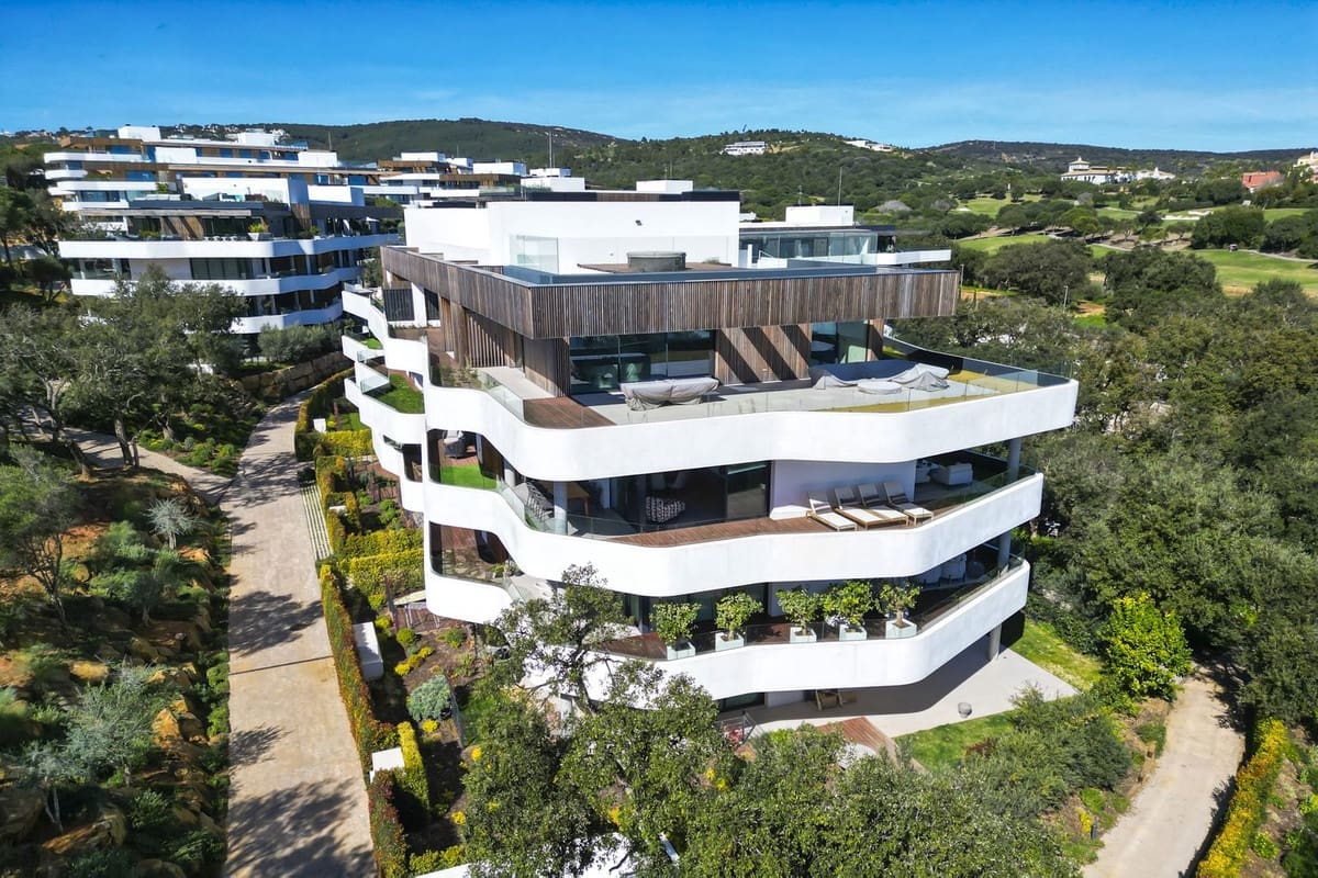 3 soveværelse Lejlighed til salg i Sotogrande med garage - € 1.490.000 (Ref: 9077194)