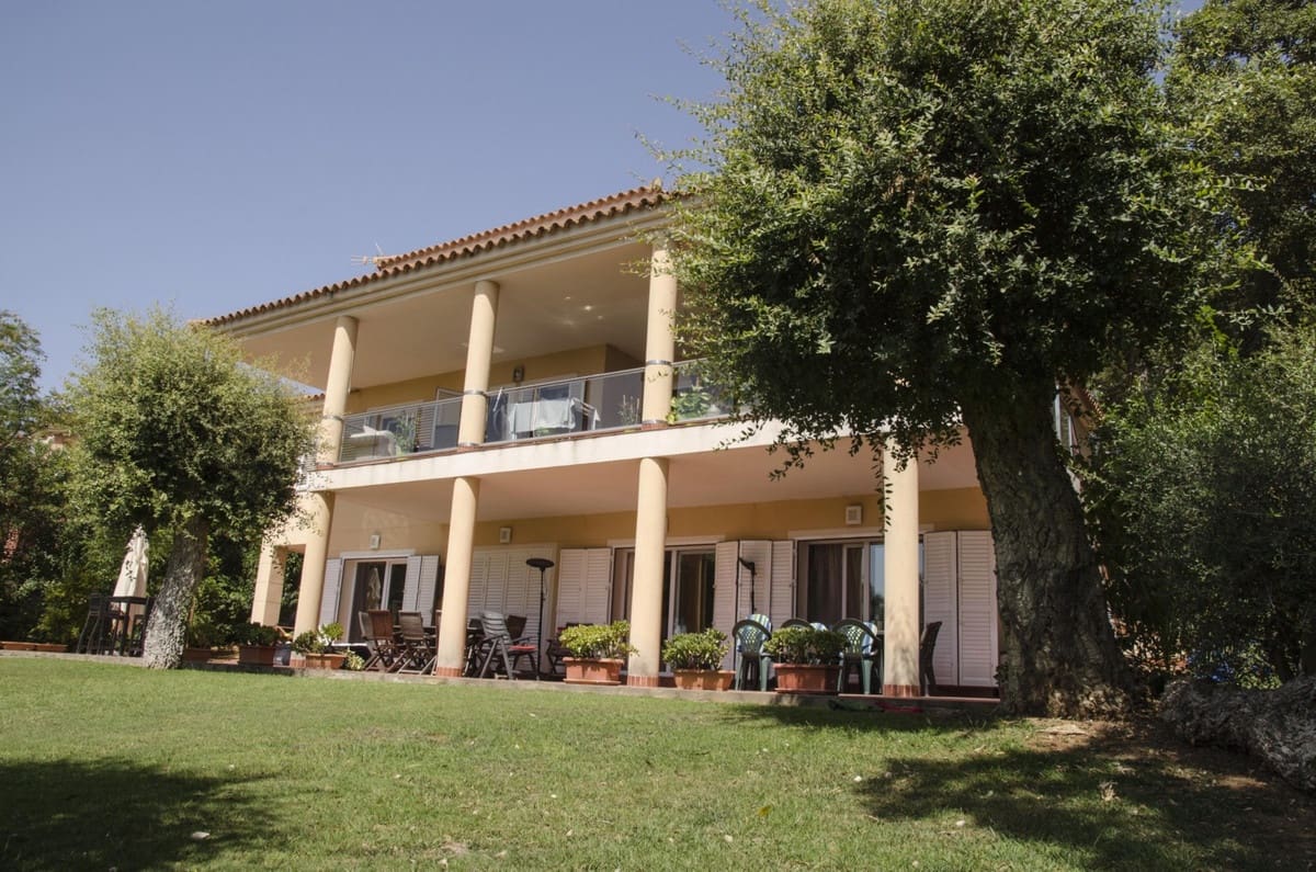 5 Zimmer Villa zu verkaufen in Sotogrande mit Garage - 1.450.000 € (Ref: 9077195)
