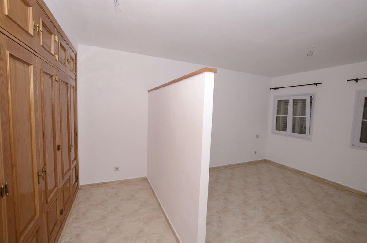 5 Zimmer Villa zu verkaufen in Sotogrande mit Garage - 1.450.000 € (Ref: 9077195)