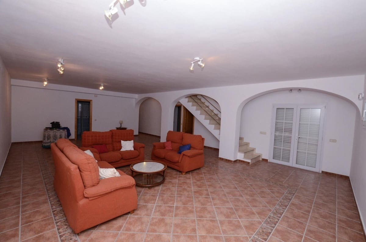 5 Zimmer Villa zu verkaufen in Sotogrande mit Garage - 1.450.000 € (Ref: 9077195)