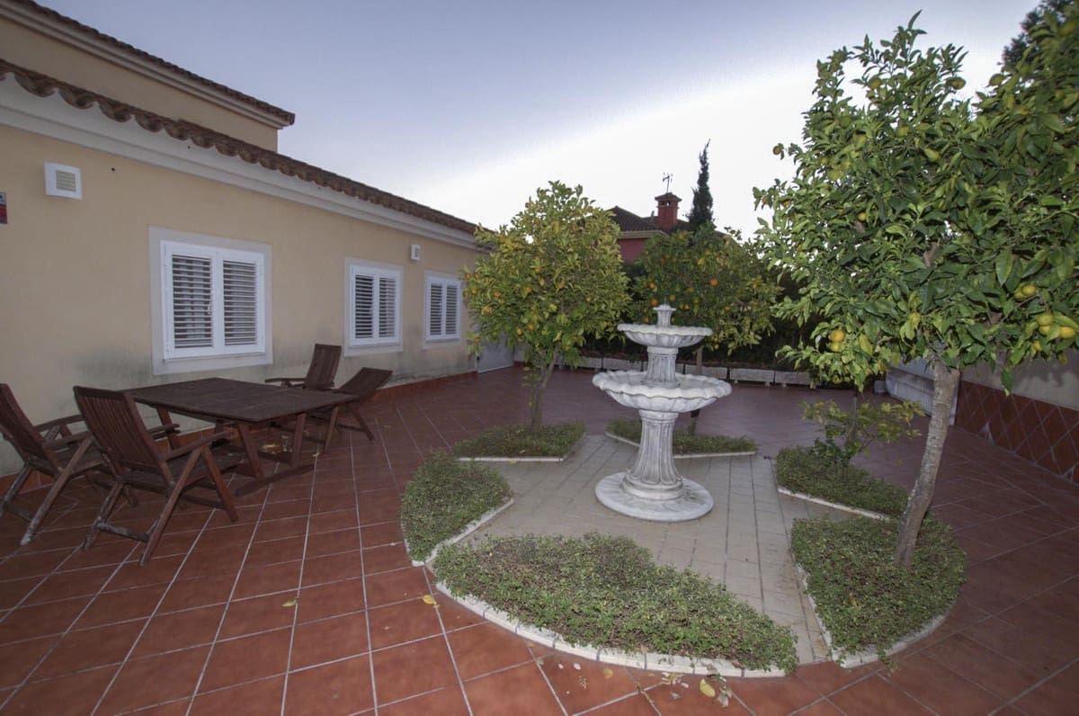 5 Zimmer Villa zu verkaufen in Sotogrande mit Garage - 1.450.000 € (Ref: 9077195)