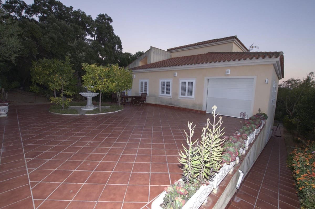 5 Zimmer Villa zu verkaufen in Sotogrande mit Garage - 1.450.000 € (Ref: 9077195)