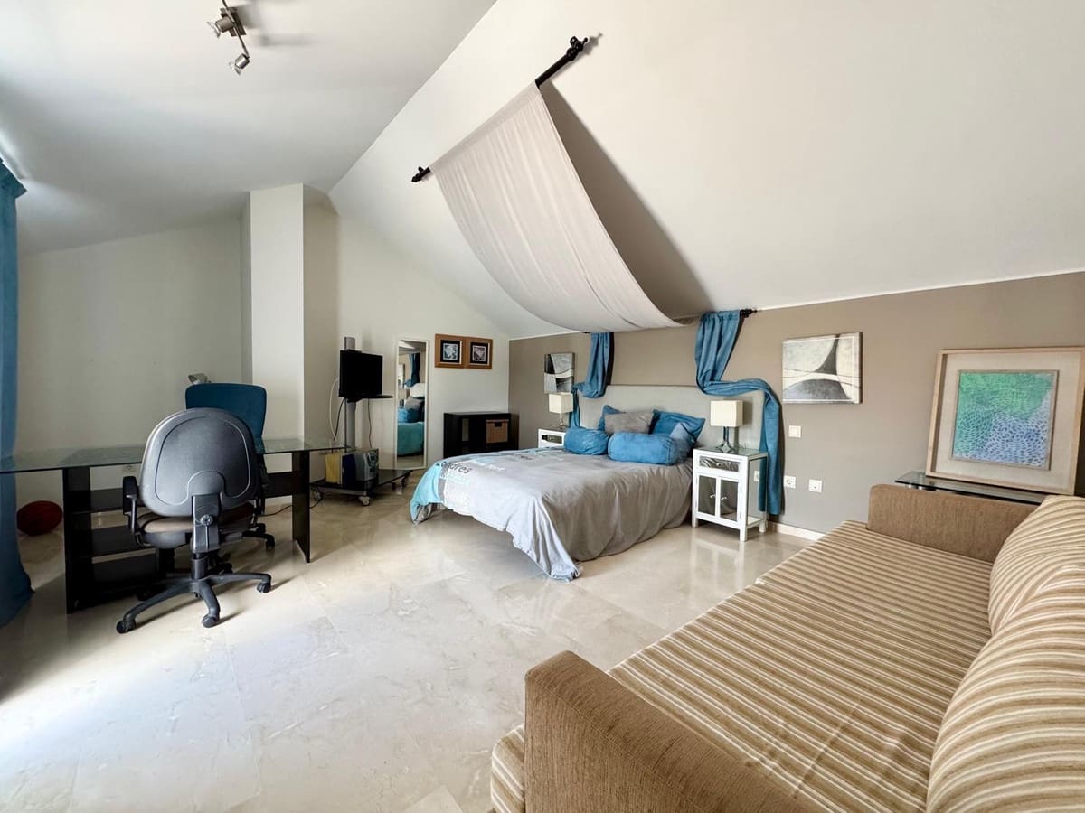 6 soveværelse Lejlighed til salg i Sotogrande - € 1.400.000 (Ref: 9077196)