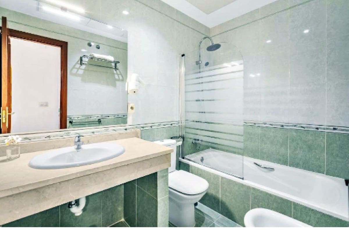 15 soveværelse Erhverv til salg i Manilva med garage - € 3.100.000 (Ref: 9077202)