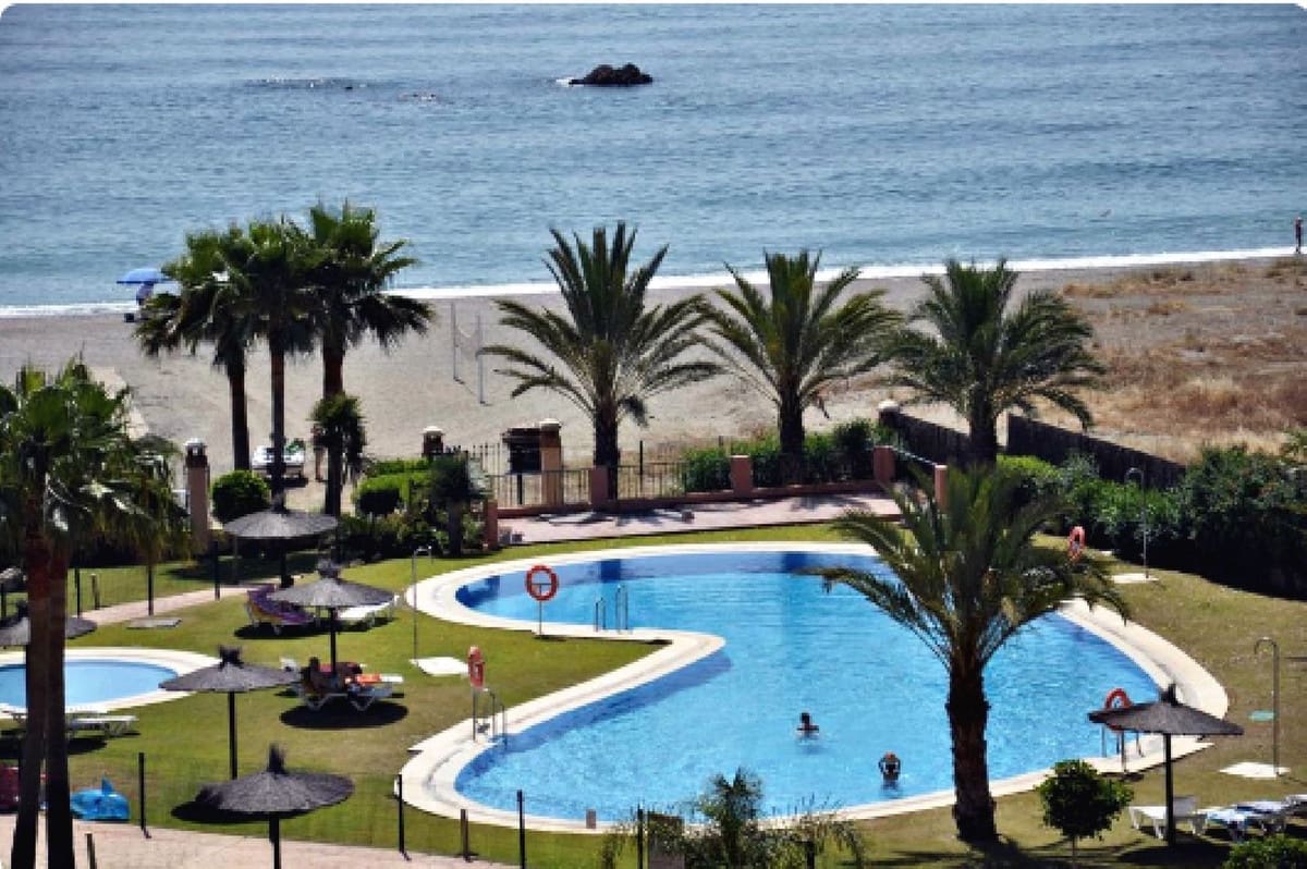 15 soveværelse Erhverv til salg i Manilva med garage - € 3.100.000 (Ref: 9077202)