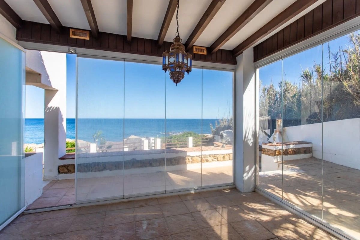 3 bedroom Villa for sale in Punta de la Chullera with garage - € 2,749,000 (Ref: 9077203)