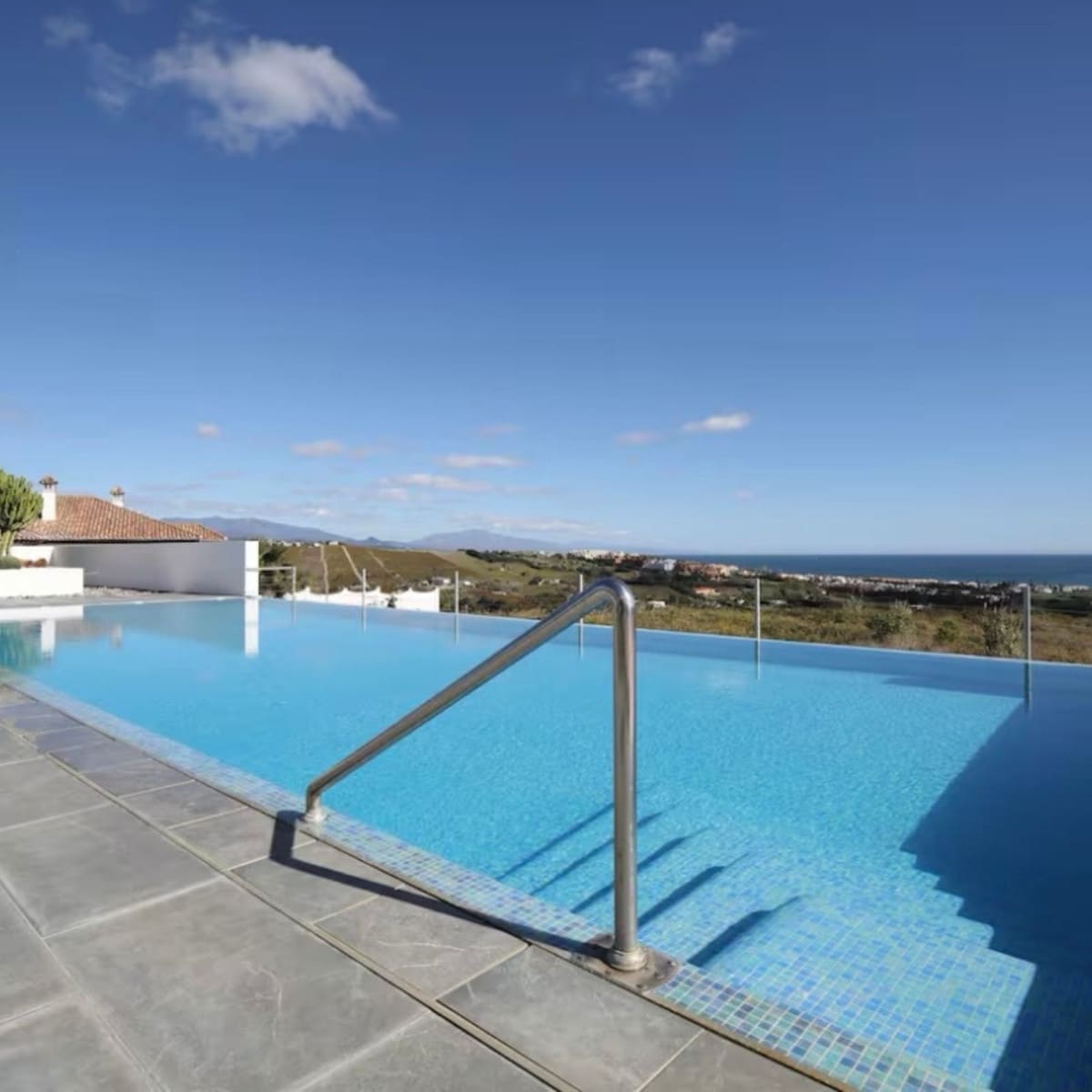 6 soverom Villa til salgs i Manilva med garasje - € 2 500 000 (Ref: 9077204)