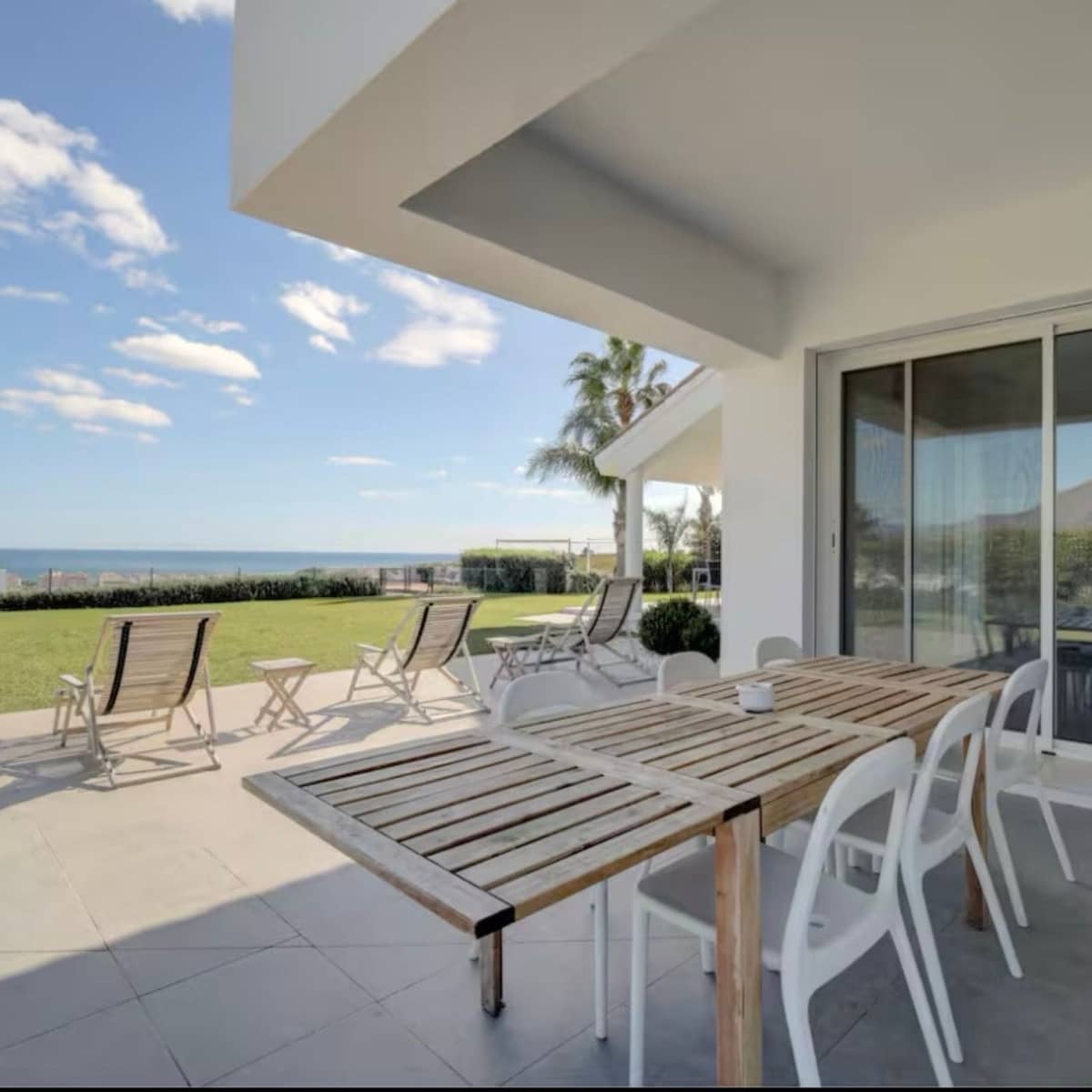 6 bedroom Villa for sale in Manilva with garage - € 2,500,000 (Ref: 9077204)