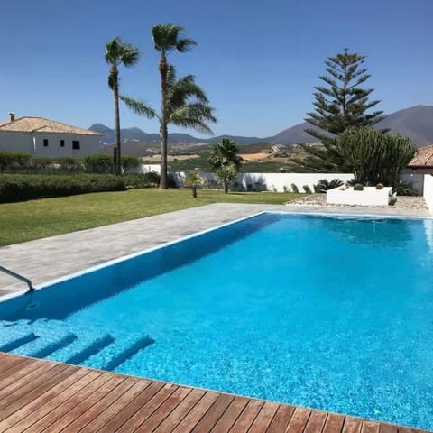 6 Zimmer Villa zu verkaufen in Manilva mit Garage - 2.500.000 € (Ref: 9077204)