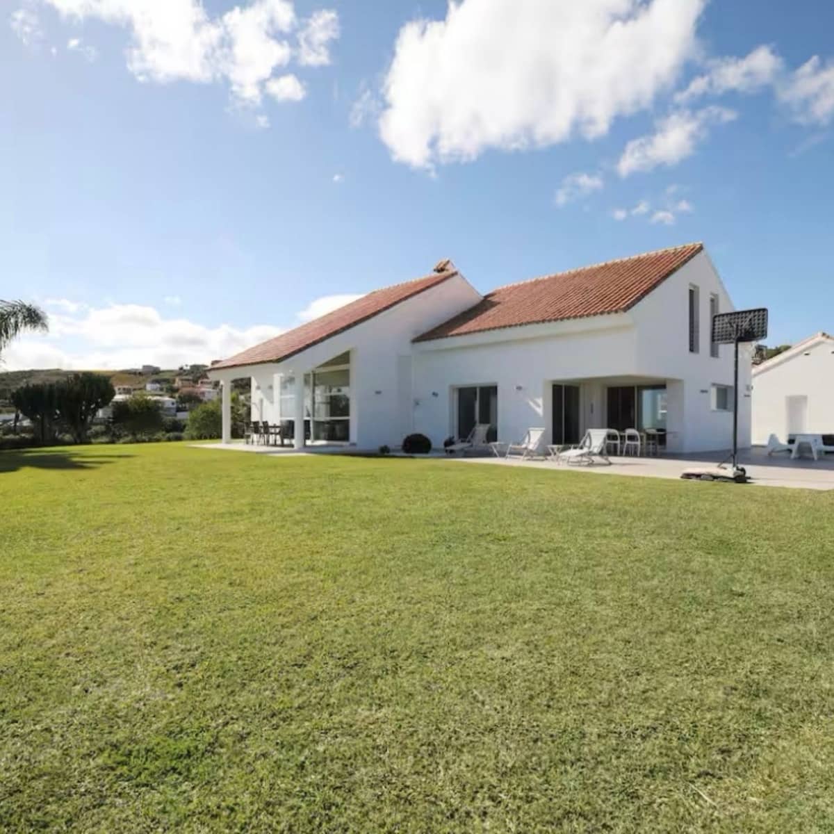 6 bedroom Villa for sale in Manilva with garage - € 2,500,000 (Ref: 9077204)