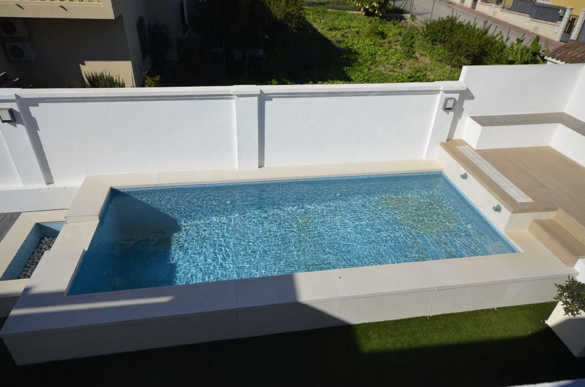 4 bedroom Villa for sale in Manilva with garage - € 1,850,000 (Ref: 9077210)