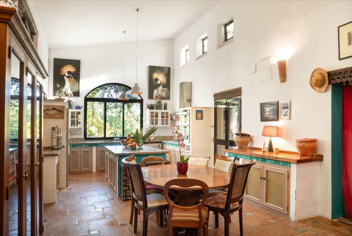 4 slaapkamer Villa te koop in Estepona - € 1.325.000 (Ref: 9077212)