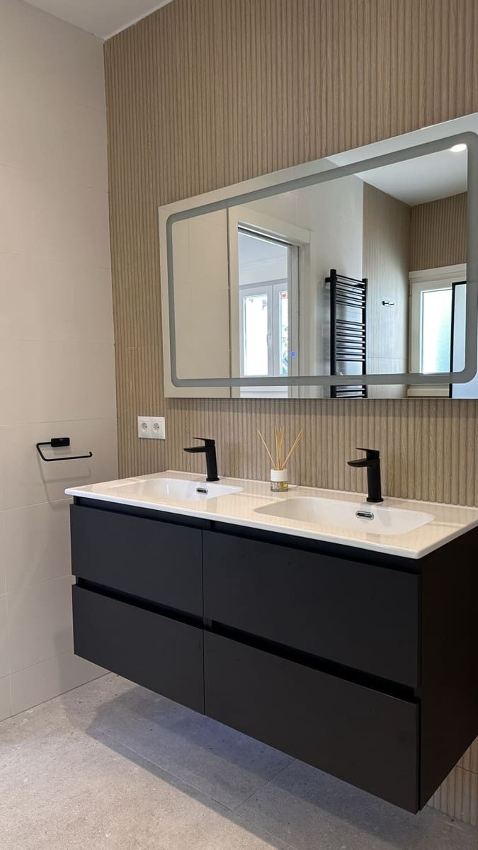 4 bedroom Villa for sale in La Duquesa / Puerto de la Duquesa - € 1,195,000 (Ref: 9077216)