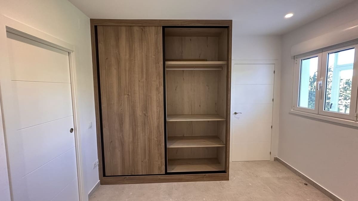 4 bedroom Villa for sale in La Duquesa / Puerto de la Duquesa - € 1,195,000 (Ref: 9077216)