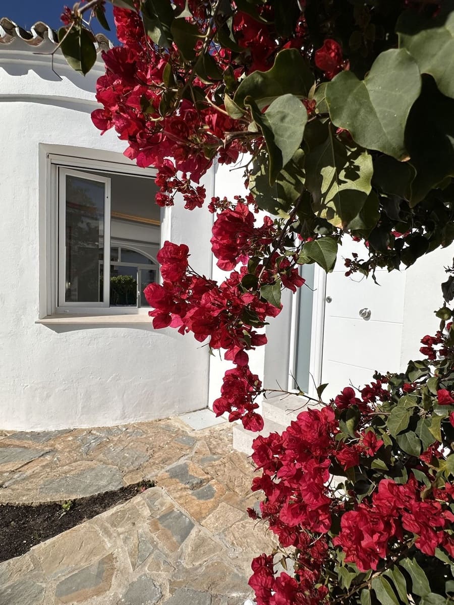 4 bedroom Villa for sale in La Duquesa / Puerto de la Duquesa - € 1,195,000 (Ref: 9077216)