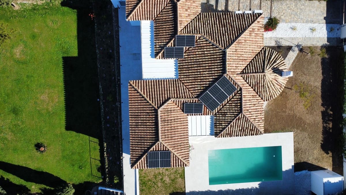 4 bedroom Villa for sale in La Duquesa / Puerto de la Duquesa - € 1,195,000 (Ref: 9077216)